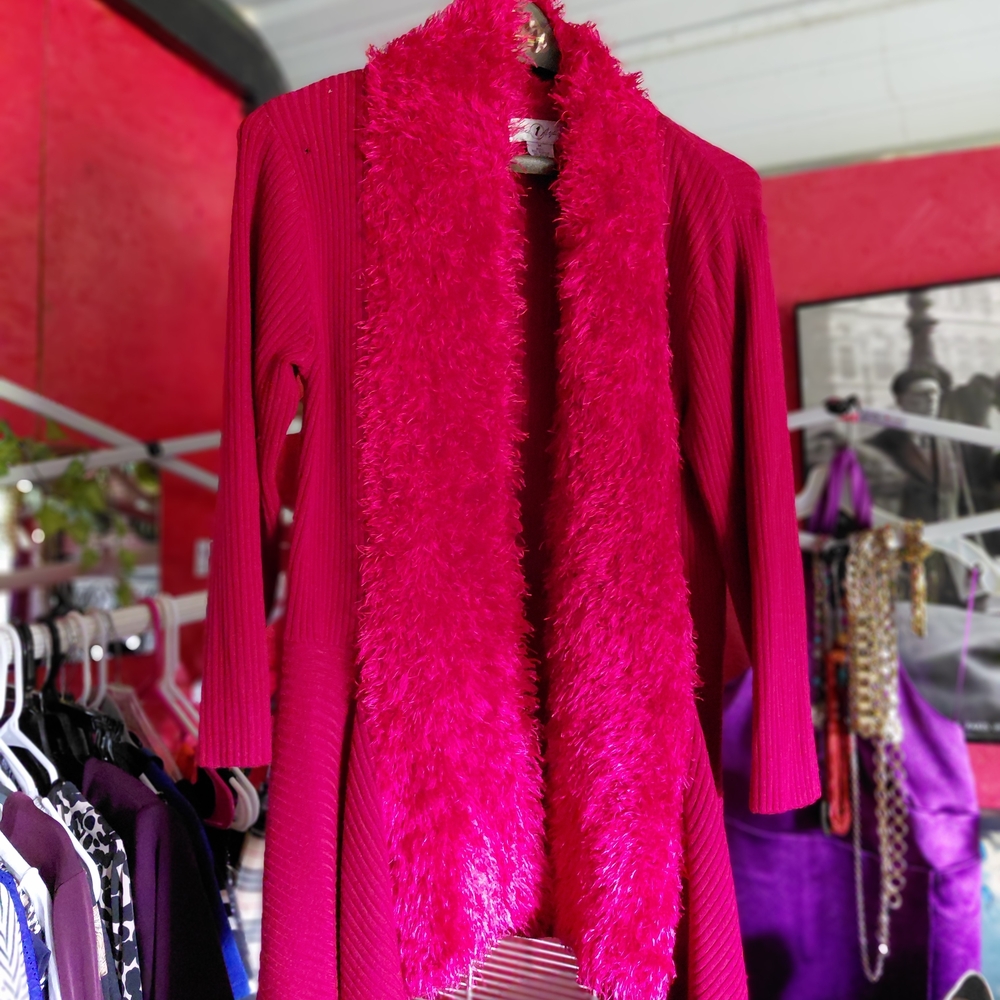 Elegant Pink Women's Sweater with Faux Fur Trim